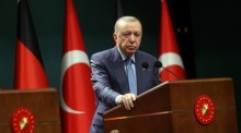 Der türkische Präsident Recep Tayyip Erdogan spricht während einer Pressekonferenz. Foto: epa/Filip Singer