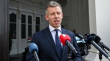 Ungarns Ministerpräsident Peter Magyar äußert sich nach einem Treffen mit Österreichs Präsident Alexander Van der Bellen in Wien. Foto: Tibor Illyes/epa/dpa