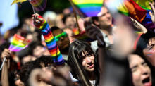 Menschen nehmen an der Pride-Parade in der Innenstadt von Sofia teil. Foto: epa/Vassil Donev
