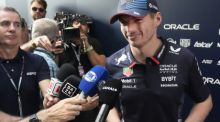 Red-Bull-Pilot Max Verstappen spricht vor dem Formel-1-Rennen um den Großen Preis von Miami auf dem Miami International Autodrome. Foto: Wilfredo Lee/Ap +++ dpa-bildfunk +++