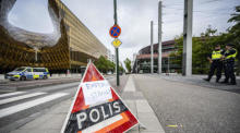 Polizei steht Wache vor dem Emporia Einkaufszentrum in Malmö. Foto: epa/John Nilsson