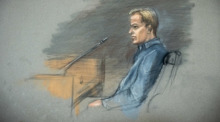 Gerichtszeichnung zeigt Marius Borg Høiby im Osloer Prozess, in dem er sich wegen schwerer Vorwürfe wie Vergewaltigung und Missbrauch verantworten muss. Foto: Ane Hem/Ntb/dpa