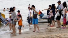 Chinesische Gruppentouristen in Pattaya vor dem Ausbruch der Pandemie. Foto: epa/Rungroj Yongrit