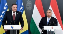 Der Präsident von Bosnien und Herzegowina, Milorad Dodik (L), gibt eine gemeinsame Pressekonferenz mit dem ungarischen Ministerpräsidenten Viktor Orban (R) nach ihren Gesprächen im Büro des Ministerpräsidenten in B... Foto: epa/Szilard Koszticsak