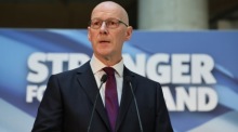 Die Rede von John Swinney bei seiner Ernennung zum neuen SNP-Vorsitzenden in Glasgow. Foto: epa/Robert Perry