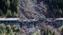 A landslide blocks the Felbertauernstrasse by Matrei, Eastern Tyrol. Photo: epa/EXPA/ JÜREGEN FEICHTER