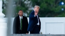 Donald Trump kehrt nach Washington ins Weiße Haus zurück. Foto: EPA/Allison Robbert/pool