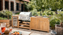 Eine Outdoorküche ist ein Upgrade für das sommerliche Wohnen im Freien. Foto: Niehoff Garden/Vdm/dpa-tmn