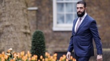 Syriens Präsident Ahmed al-Scharaa trifft zu einem Gespräch mit dem britischen Premierminister Keir Starmer in der Downing Street in London ein. Foto: EPA/Tolga Akmen