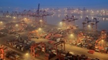 Ein Containerterminal im Jingtang-Gebiet des Hafens von Tangshan in Tangshan in der nordchinesischen Provinz Hebei. Foto: Yang Shiyao/Xinhua/dpa