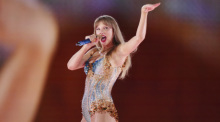 Taylor Swift tritt während ihrer Eras Tour im kanadischen Vancouver auf. Foto: The Canadian Press/Ap/darryl Dyck/dpa