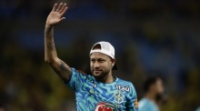 Neymar reagiert nach dem Länderspiel zwischen Brasilien und Panama in Rio de Janeiro. Der Offensivstar gilt weiterhin als Schlüsselfigur der Seleção. Foto: Andre Coelho/epa/dpa