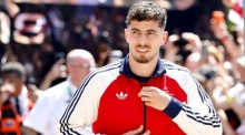 Arsenals Spieler um Kai Havertz treffen vor dem Premier-League-Spiel gegen Crystal Palace im Selhurst Park ein. Foto: EPA/Tolga Akmen