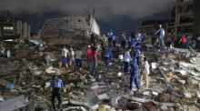 Rettungskräfte sind nach den schweren Erdbeben in Caracas im Einsatz. Die Beben verursachten Gebäudeeinstürze und erhebliche Schäden. Foto: EPA/Rayner Peña