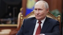 Vladimir Putin beantwortet im Kreml in Moskau Fragen des Journalisten Pavel Sarubin. Foto: EPA/Gavriil Grigorov/pool