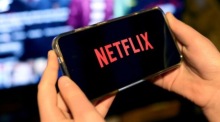 Das Logo des Streamingdienstes Netflix ist auf einem Smartphone in London zu sehen. Foto: EPA/Neil Hall