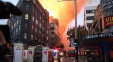 Rettungskräfte arbeiten an einem Brand in einem Gebäude im Central Business District von Sydney. Foto: epa/Dean Lew