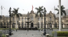 Der Regierungspalast in Lima: Nach der Absetzung von Präsident José Jerí soll der Kongress in einer Sondersitzung ein neues Übergangsstaatsoberhaupt bestimmen. Foto: EPA/Paolo Aguilar