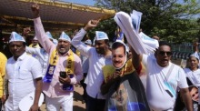 Protest der indischen Opposition gegen die Verhaftung des Ministerpräsidenten von Delhi, Arvind Kejriwal, in Bangalore. Foto: epa/Jagadeesh Nv