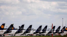 Passagierflugzeuge der Lufthansa sind auf dem Flughafen Berlin Brandenburg International in Schönefeld geparkt. Foto: epa/Filip Singer