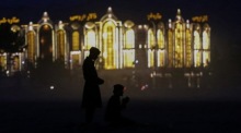 Menschen beten in einem Park in Kabul. UN-Generalsekretär António Guterres fordert ein Ende der Beschränkungen für Frauen in Afghanistan. Foto: epa/Samiullah Popal