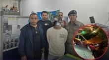 Die Polizei präsentierte einen der Tatverdächtigen nach seiner Festnahme im Zusammenhang mit dem tödlichen Angriff auf einen Taxifahrer auf Koh Samui. Die Ermittlungen gegen weitere Beteiligte dauern an. Bild: Surat Thani Police