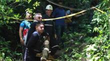 Eine Gruppe von Männern arbeitet während der Rettungsaktion für die 14 Bergleute, die nach einer Explosion in der Mine La Mestiza in El Zulia eingeschlossen waren. Foto: epa/Mario Caicedo