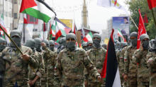 Mitglieder der paramilitärischen Basij-Kräfte marschieren während einer Kundgebung zum Al-Quds-Tag in Teheran. Foto: epa/Abedin Taherkenareh