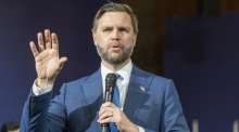 JD Vance spricht bei Gesprächen zwischen den USA und dem Iran am Bürgenstock-Resort in der Schweiz. Foto: EPA/Urs Flueeler/pool