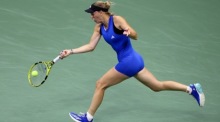 Die dänische Spielerin Caroline Wozniacki in Aktion gegen Petra Kvitova aus der Tschechischen Republik. Foto: epa/Brian Hirschfeld