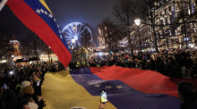 Fackelzug in Oslo ehrt Nobelpreisträgerin Machado, die wegen der Lage in Venezuela nicht an der Verleihung teilnehmen konnte. Foto: dpa/Giske Pedersen