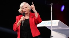 Archivbild von Ann Widdecombe bei einer Reform-UK-Konferenz in Birmingham. Die britische Politikerin ist im Alter von 78 Jahren gestorben. Foto: Adam Vaughan/epa