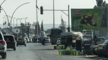 Ein Straßenhändler verkauft Benzin und Diesel in Damaskus, der Alltag nach dem Sturz des Assad-Regimes bleibt improvisiert..?. Foto: epa/Giuseppe Lami