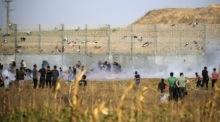 Zusammenstoß zwischen palästinensischen Demonstranten und israelischen Truppen an der Ostgrenze des Gazastreifens. Archivfoto: epa/MOHAMMED SABER