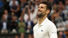 Der serbische Spieler Novak Djokovic feiert seinen Sieg im Halbfinale des Herreneinzels. Foto: epa/Neil Hall Nur FÜr Den Dienstgebrauch Nur FÜr Den Dienstgebrauch
