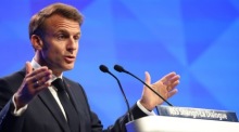 Frankreichs Präsident Emmanuel Macron hält die Eröffnungsrede beim Shangri-La-Dialog in Singapur. Foto: epa/How Hwee Young