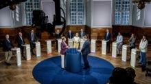 Mette Frederiksen und Troels Lund Poulsen debattieren vor der Parlamentswahl in Kopenhagen im Christiansborg-Palast. Foto: epa/Mads Claus Rasmussen