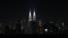 Earth Hour 2023 in Kuala Lumpur. Foto: EPA-EFE/Armando Babani