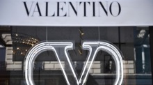 Das Luxuslogo von Valentino. Foto: epa/Julien De Rosa