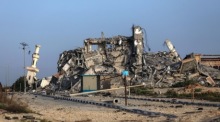 Zerstörtes Gebäude im Lager Al Nuseirat, im Zentrum des Gazastreifens. Foto: epa/Mohammed Saber
