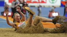 Europameisterschaft. Deutschlands Kira Wittmann in Aktion während der Dreisprung-Qualifikationsrunde. Foto: Peter Dejong/Ap/dpa