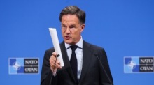 NATO-Generalsekretär Rutte hält vor dem Treffen der Verteidigungsminister eine Pressekonferenz ab. Foto: epa/Olivier Hoslet