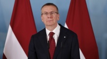 Lettlands Präsident Edgars Rinkēvičs spricht nach dem Treffen der baltischen Staatsoberhäupter in Riga über Sicherheit, EU- und Nato-Grenzschutz sowie Ukraine-Hilfe. Foto: epa/Toms Kalnins