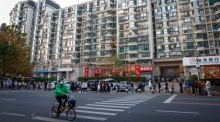 Beijing schließt Einkaufszentren, Parks und Museen, nachdem eine hohe Zahl von COVID-19-Fällen festgestellt wurde. Foto: epa/Mark R. Cristino