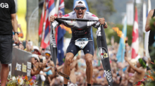 Jan Frodeno aus Deutschland reagiert nach dem Triathlon-Sieg. Foto: Marco Garcia/Ap/dpa