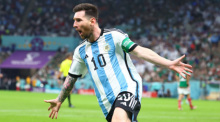 Argentinien - Mexiko, Vorrunde, Gruppe C, Spieltag 2, Lusail Iconic Stadion, Lionel Messi von Argentinien jubelt nach seinem Treffer zum 1:0. Foto: Tom Weller/dpa