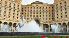 Blick auf das Ritz-Carlton-Hotel in Riad, Saudi-Arabien, das Schauplatz der Gespräche zwischen US-amerikanischen und ukrainischen Delegationen war. Der ukrainische Verteidigungsminister Umjerow gab am Sonntag bek... Foto: Wang Dongzhen/Xinhua/dpa