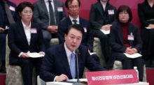 Der südkoreanische Präsident Yoon nimmt an einem Treffen zum Programm für psychische Gesundheit teil. Foto: epa/Yonhap