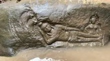 Das antike Narayana-Basrelief wird nur während der Trockenzeit im Flussbett des Lam Dom Yai sichtbar. Bild: NBT World