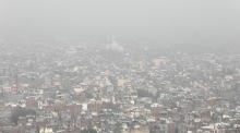 In Delhi und der nationalen Hauptstadtregion ist die Luftqualität "sehr schlecht". Foto: epa/Rajat Gupta